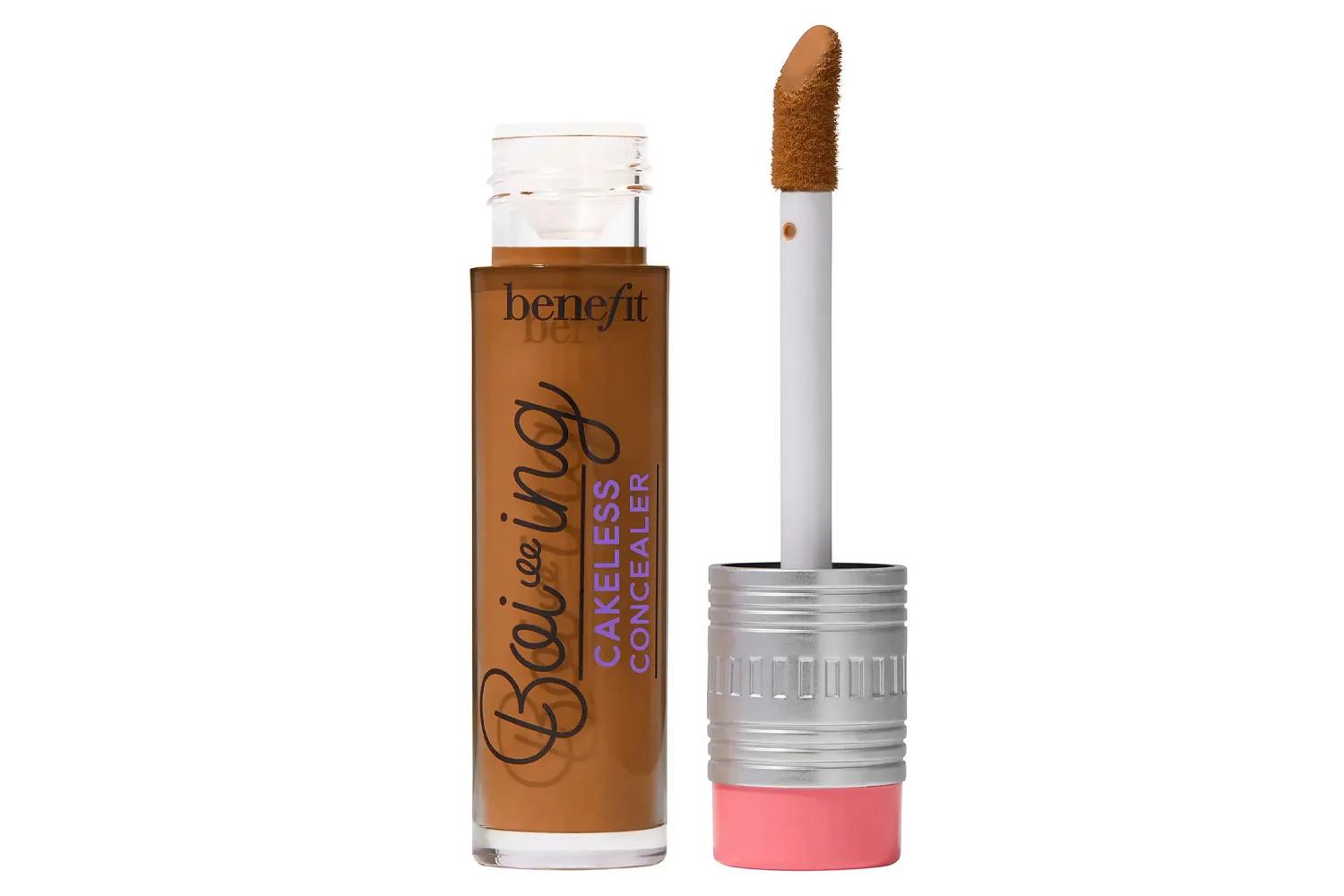 Liquid concealer tube with doe-foot applicator