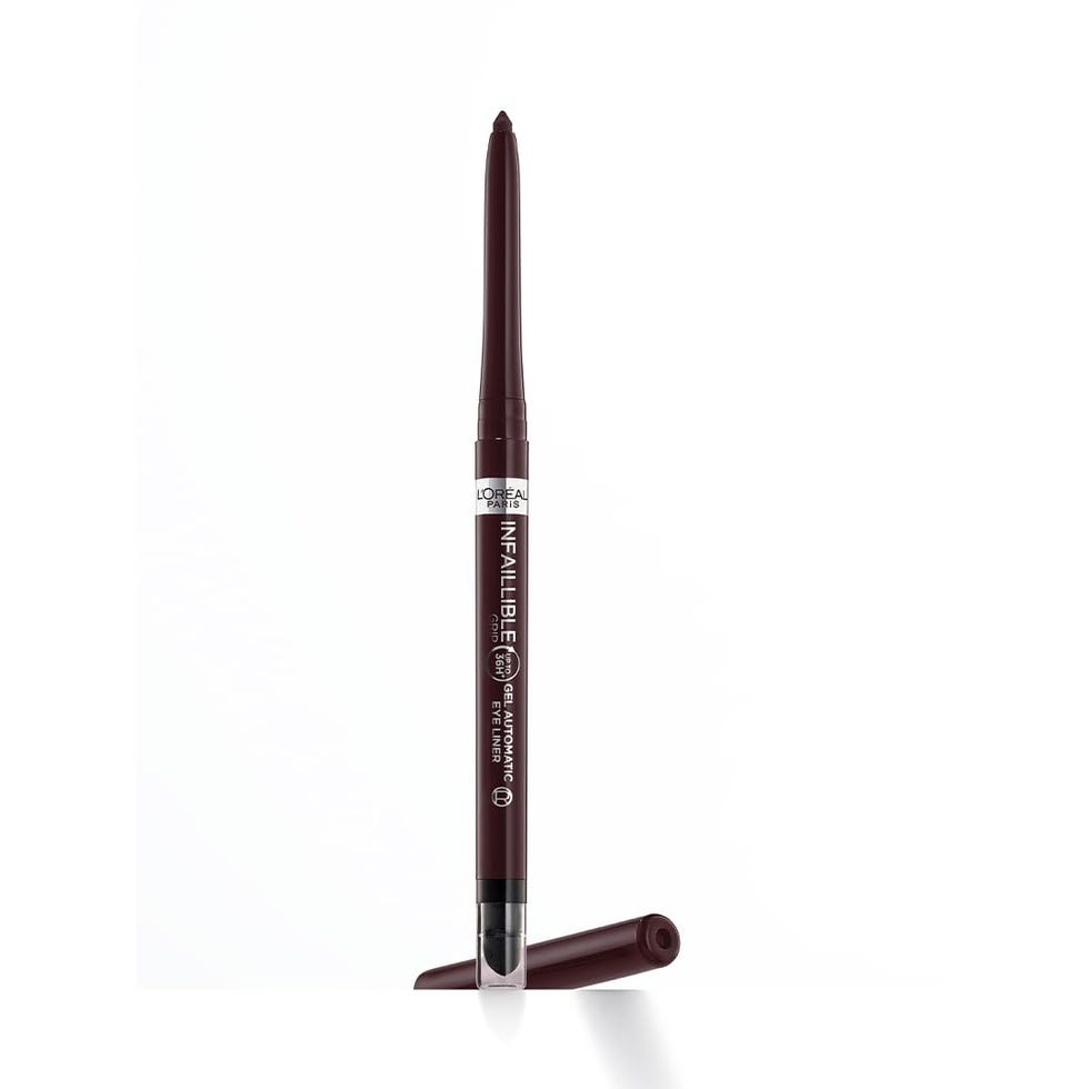 Liquid eyeliner pen with a fine felt tip applicator